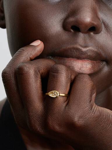 Anello Sigillo Piccolo con Pietre Luminose
