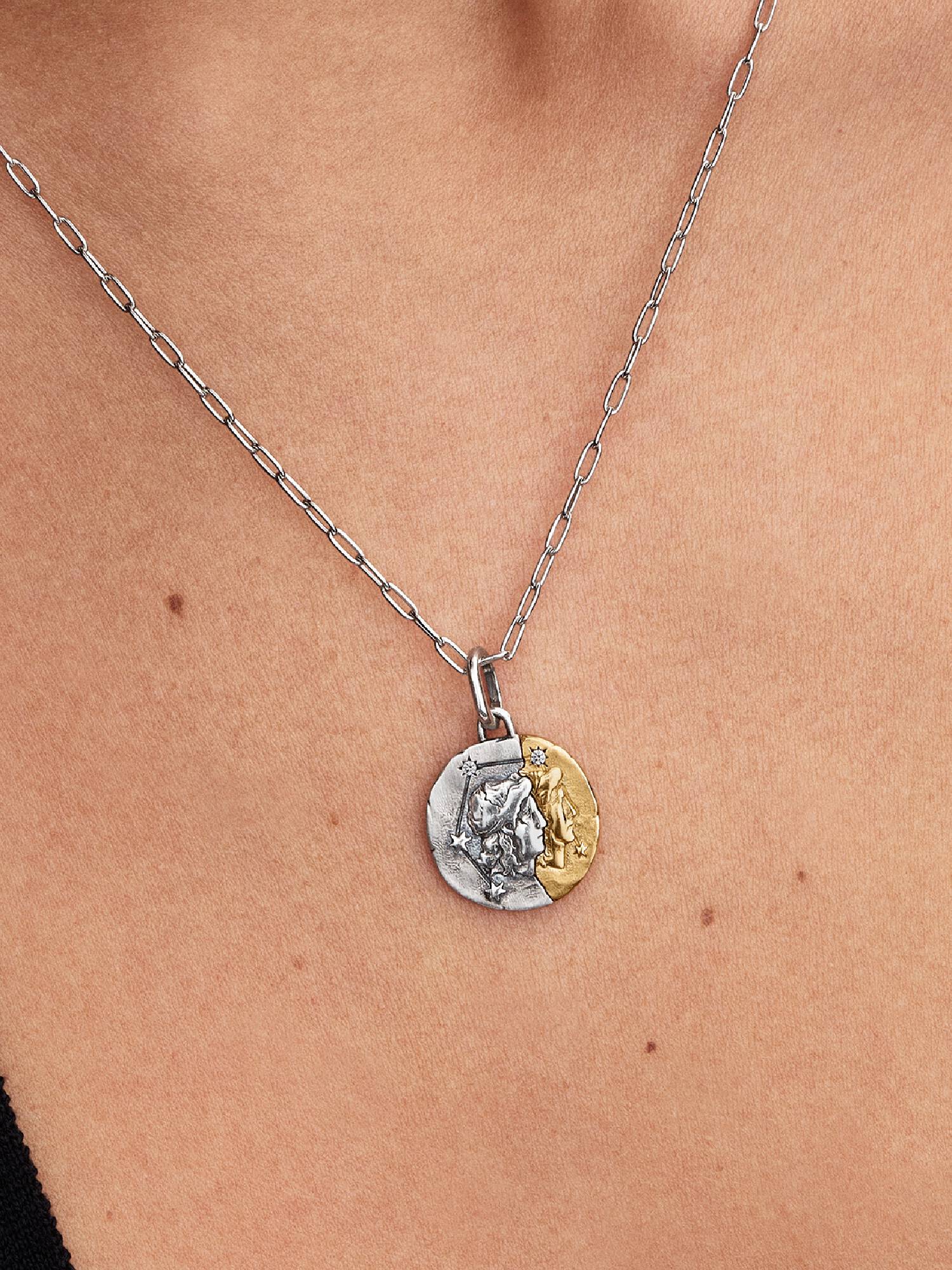 Charm Medallion Gemelli