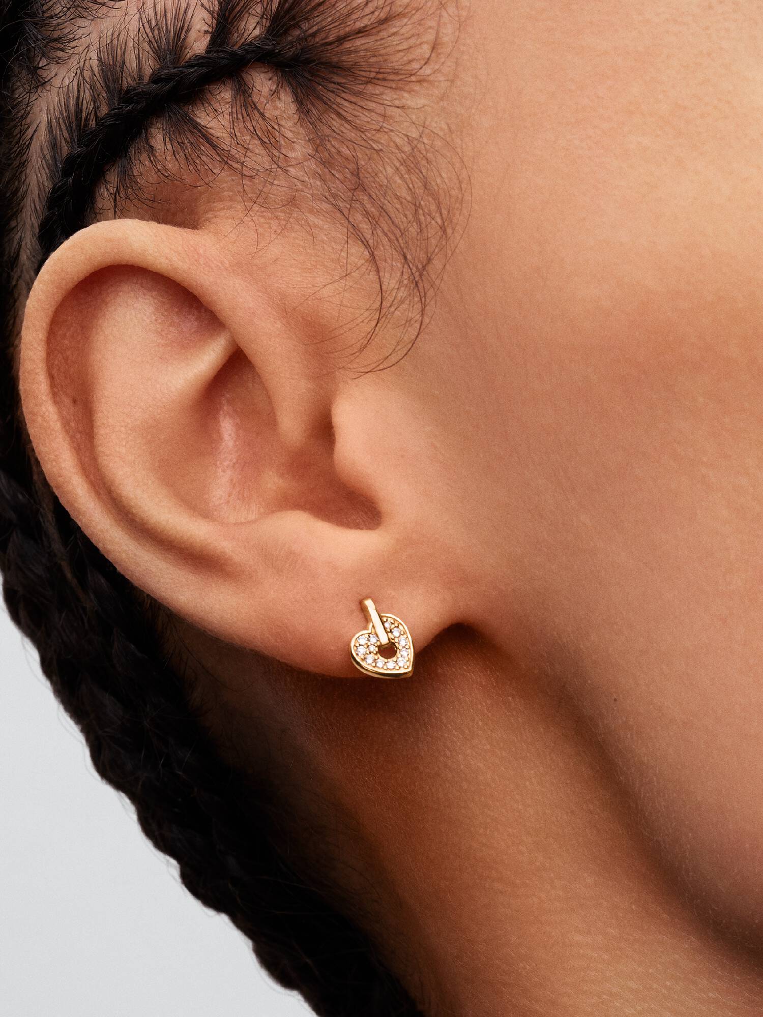Orecchini Talisman Cuore in oro 14k con pavé di diamanti creati in laboratorio