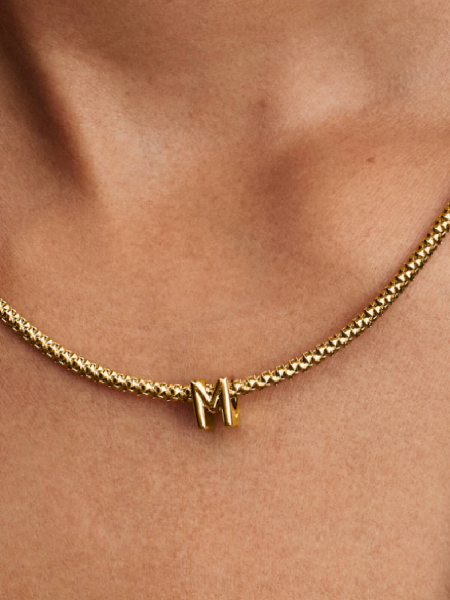 Charm Lettera M piccola