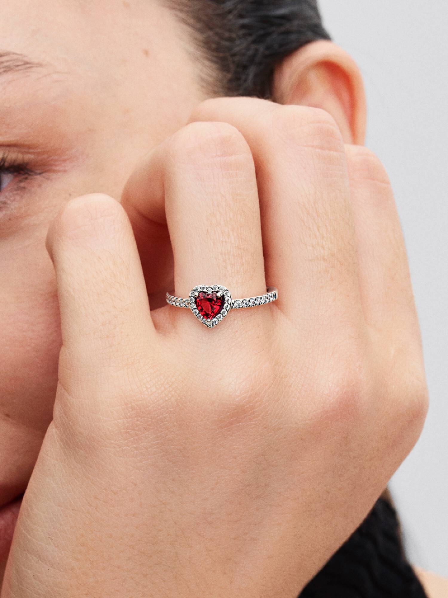 Anello Cuore in Rilievo Rosso