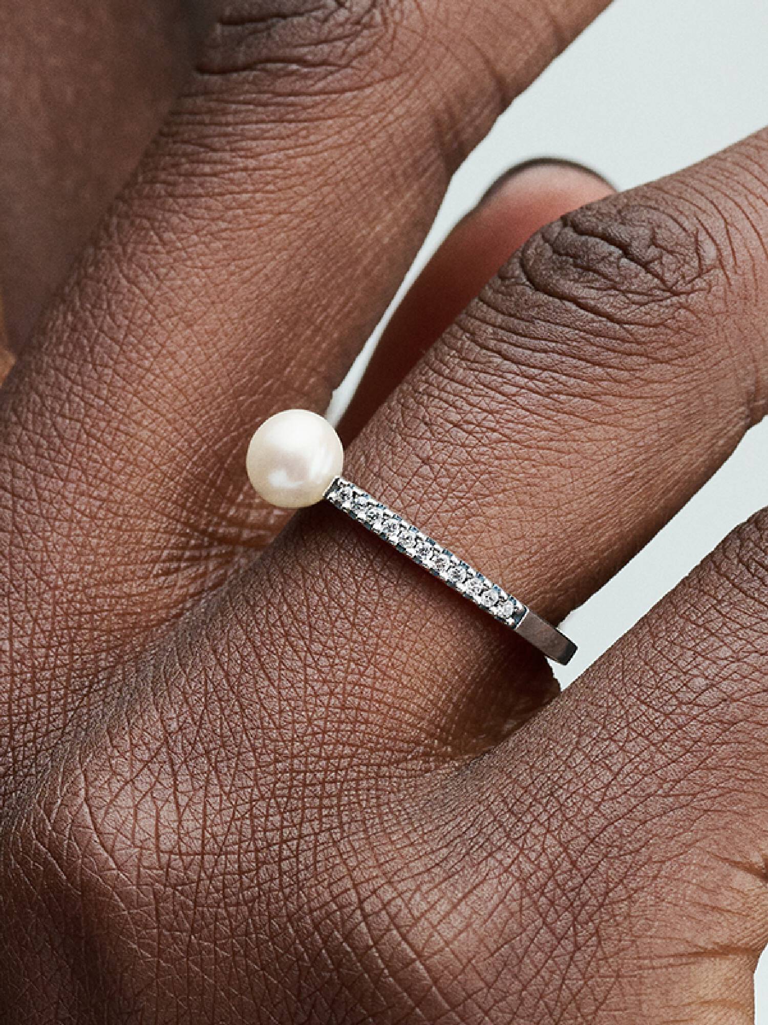 Anello Perla d’Acqua Dolce Coltivata e Pavè