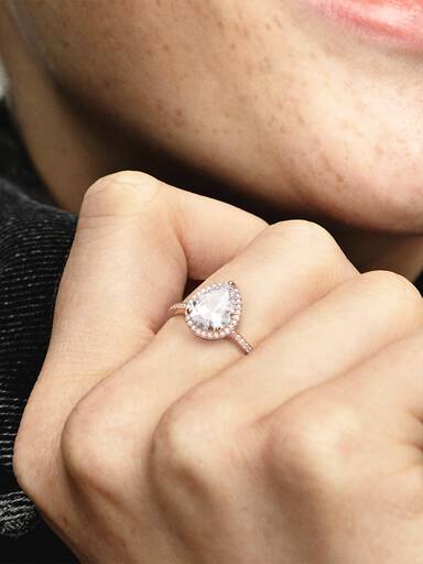 Anello Punto Luce a goccia scintillante