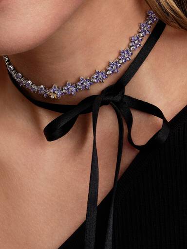 Bridgerton, Collana Chocker Herbarium Fiori Viola e Ape